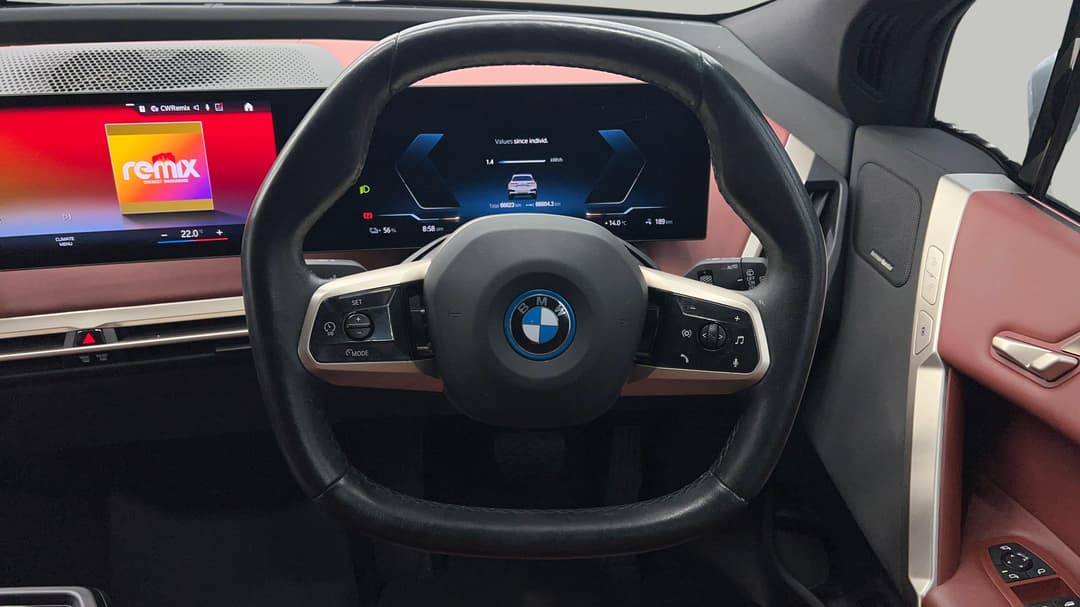 2023 BMW Ix xDrive40, Automatic, 66623 km, Steering Wheel Close-up
