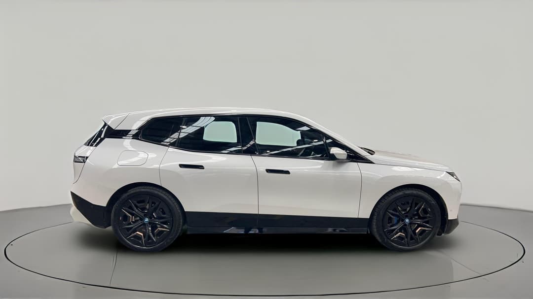 2023 BMW Ix xDrive40, Automatic, 66623 km, Right Side View