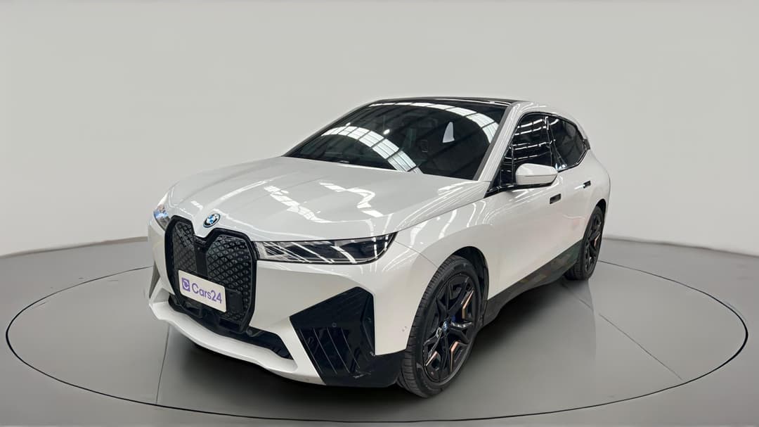 2023 BMW Ix xDrive40, Automatic, 66623 km, Left Front Diagonal (45- Degree) View