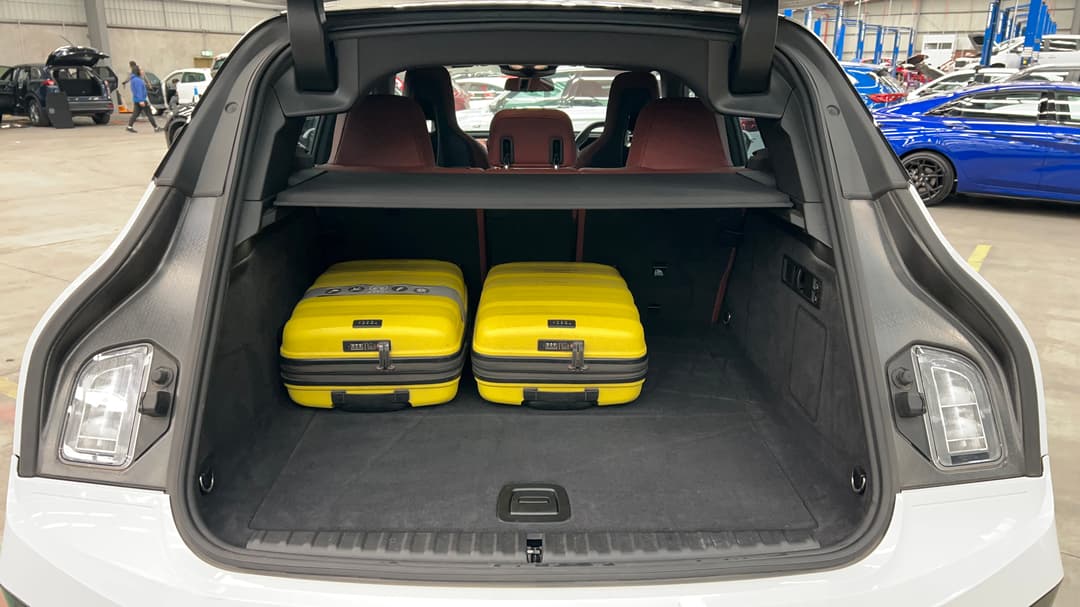 2023 BMW Ix xDrive40, Automatic, 66623 km, Boot Inside View with Luggage