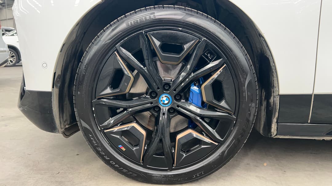 2023 BMW Ix xDrive40, Automatic, 66623 km, Left Front Wheel