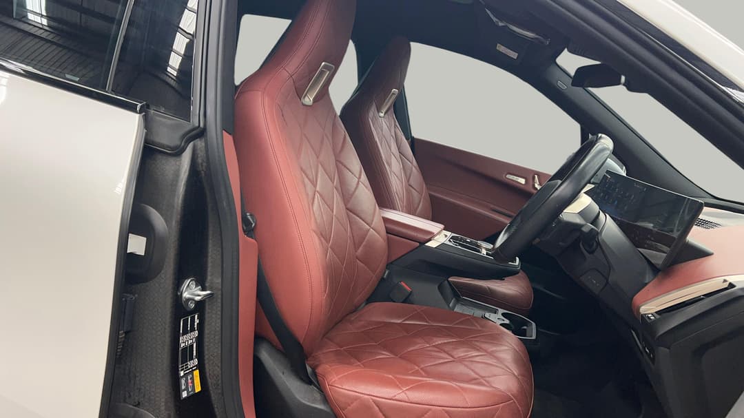 2023 BMW Ix xDrive40, Automatic, 66623 km, Right Side Front Door Cabin View