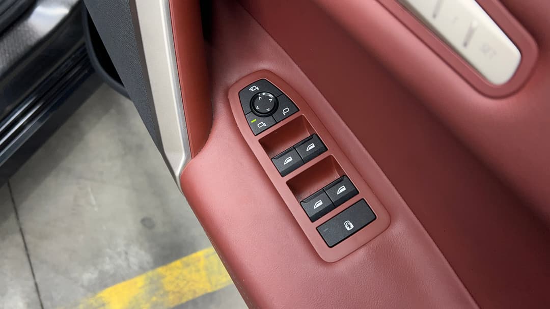 2023 BMW Ix xDrive40, Automatic, 66623 km, Drivers Side Door Panel Controls