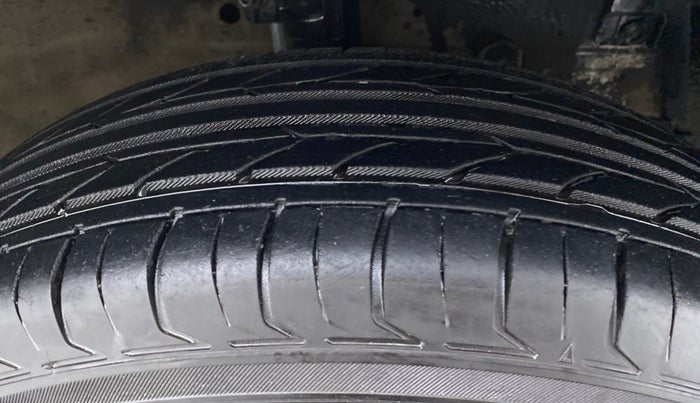 2014 Maruti Swift VXI D, Petrol, Manual, 70,958 km, Right Front Tyre Tread