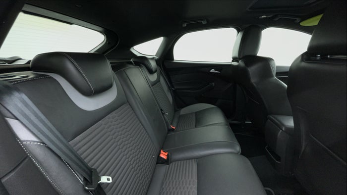 FORD FOCUS-Right Side Door Cabin View