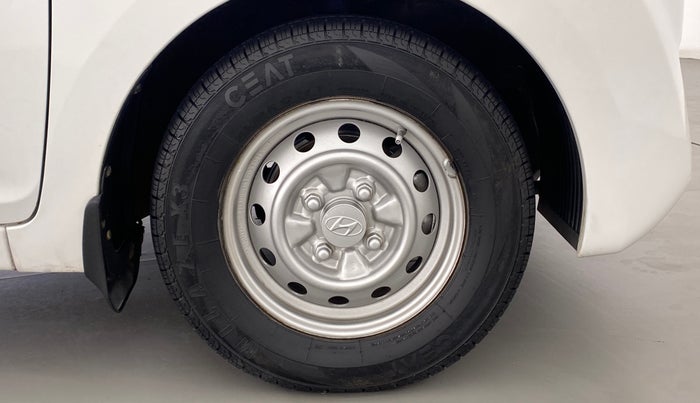 2015 Hyundai Eon ERA PLUS, Petrol, Manual, 33,012 km, Right Front Wheel
