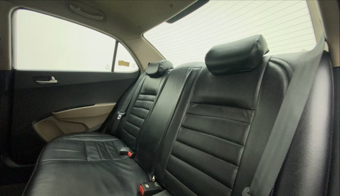 2014 Hyundai Xcent S (O) 1.2, Petrol, Manual, 82,284 km, Right Side Rear Door Cabin