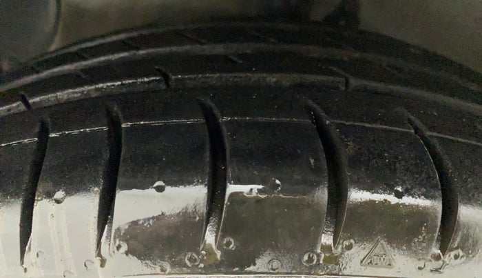 2014 Hyundai Xcent S (O) 1.2, Petrol, Manual, 82,284 km, Left Front Tyre Tread