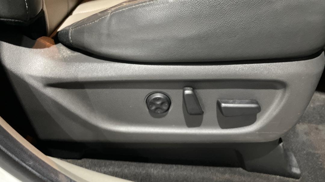 2018 Kia Carnival Platinum, Automatic, 143770 km, Drivers Side Adjustment Panel