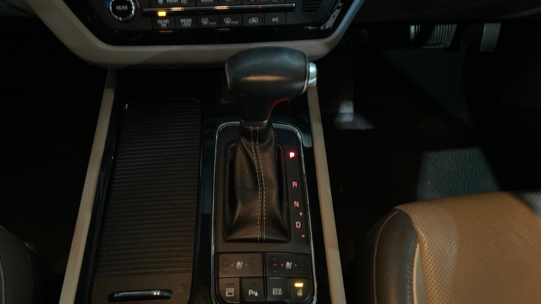 2018 Kia Carnival Platinum, Automatic, 143770 km, Gear Lever 