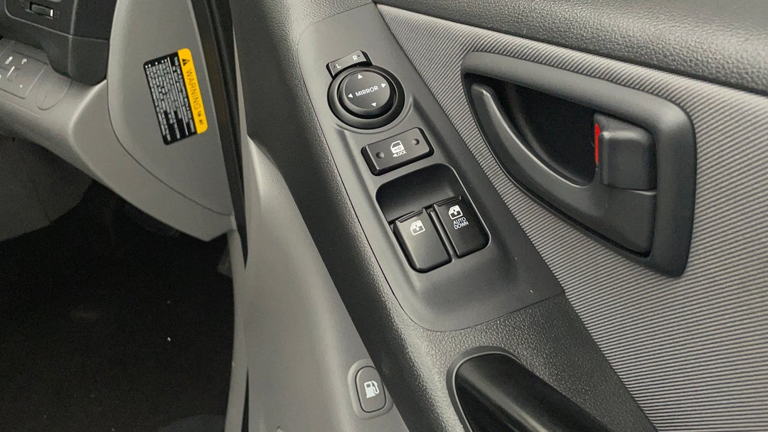 2019 Hyundai Iload 6s Liftback, Automatic, 95302 km, Drivers Side Door Panel Controls