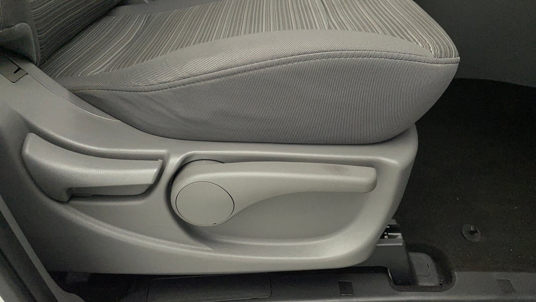 2019 Hyundai Iload 6s Liftback, Automatic, 95302 km, Drivers Side Adjustment Panel