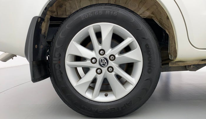 2018 Toyota Innova Crysta 2.4 VX 7 STR, Diesel, Manual, 37,200 km, Right Rear Wheel