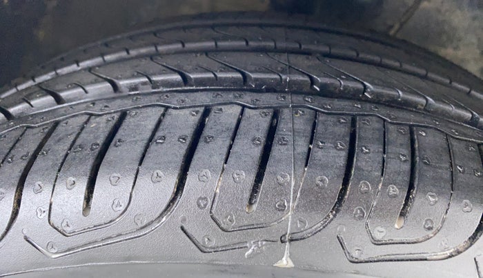 2013 Toyota Etios V SP, Petrol, Manual, 97,892 km, Right Front Tyre Tread