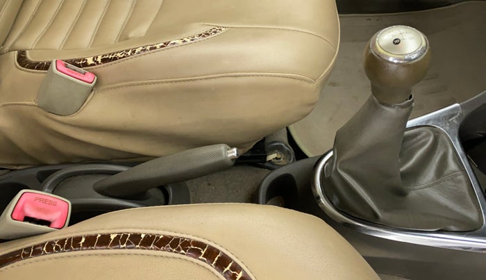 2013 Toyota Etios V SP, Petrol, Manual, 97,892 km, Gear Lever