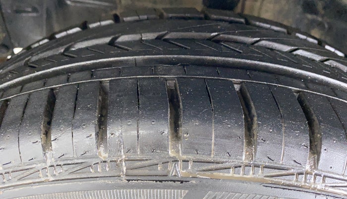 2013 Toyota Etios V SP, Petrol, Manual, 97,892 km, Left Front Tyre Tread
