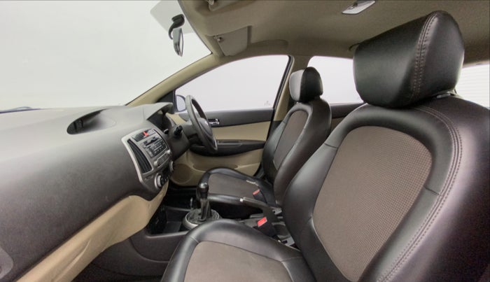 2014 Hyundai i20 MAGNA O 1.2, Petrol, Manual, 74,795 km, Right Side Front Door Cabin
