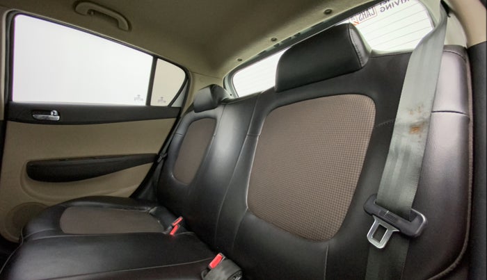 2014 Hyundai i20 MAGNA O 1.2, Petrol, Manual, 74,795 km, Right Side Rear Door Cabin