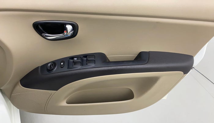 2013 Hyundai i10 SPORTZ 1.2, Petrol, Manual, 74,726 km, Driver Side Door Panels Control