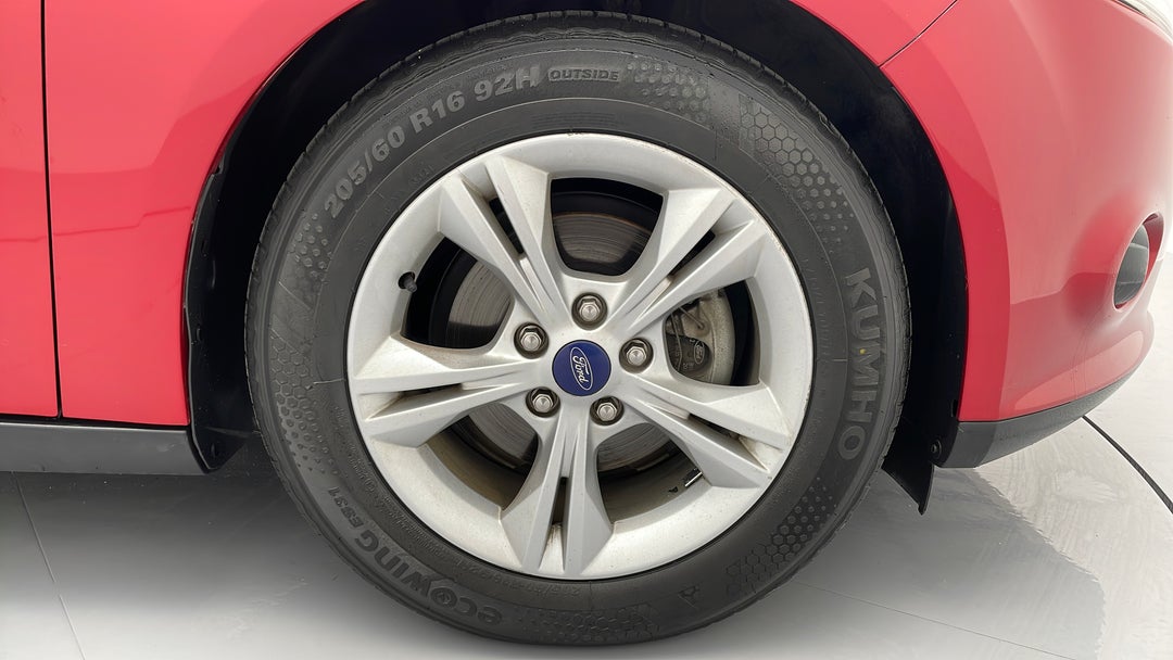 2014 Ford Focus Trend, Automatic, 97315 km, Right Front Wheel