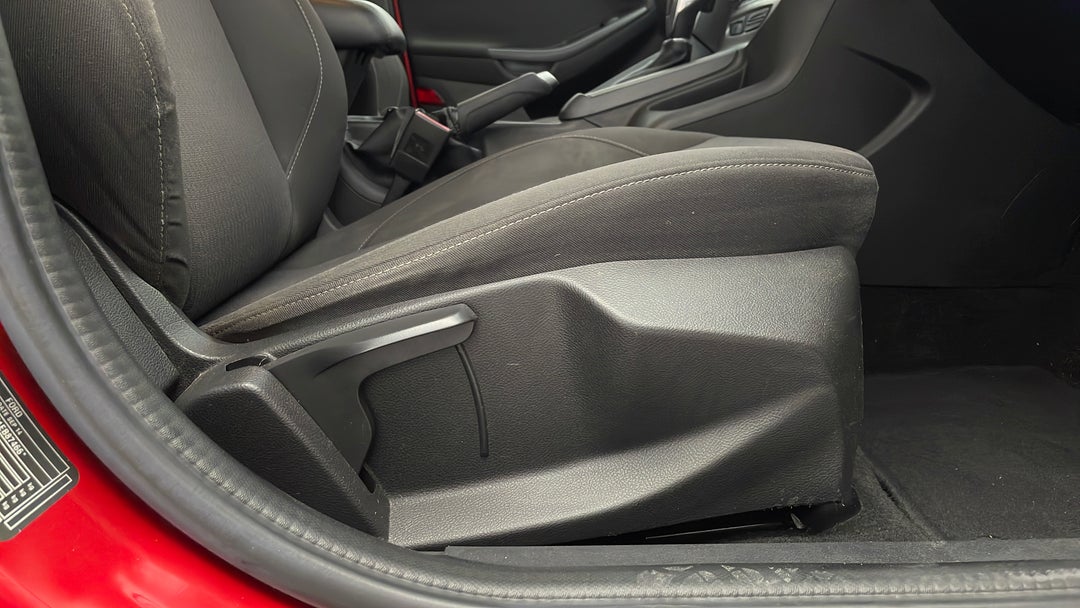 2014 Ford Focus Trend, Automatic, 97315 km, Drivers Side Adjustment Panel