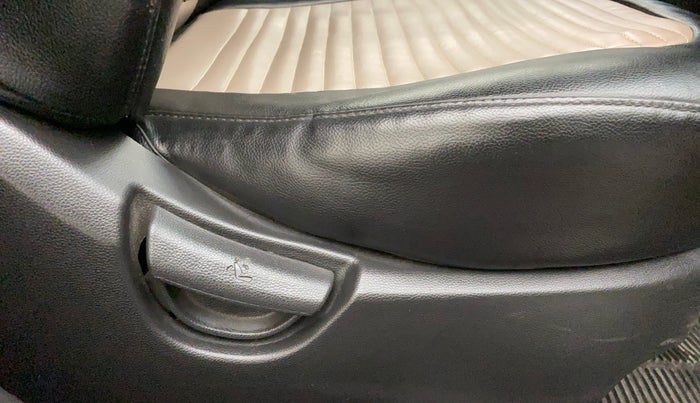 2018 Hyundai Grand i10 MAGNA 1.2 KAPPA VTVT, Petrol, Manual, 1,03,102 km, Driver Side Adjustment Panel