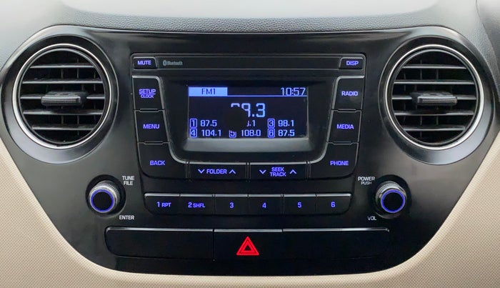2018 Hyundai Grand i10 MAGNA 1.2 KAPPA VTVT, Petrol, Manual, 1,03,102 km, Infotainment system - Dispalyhas spot on screen