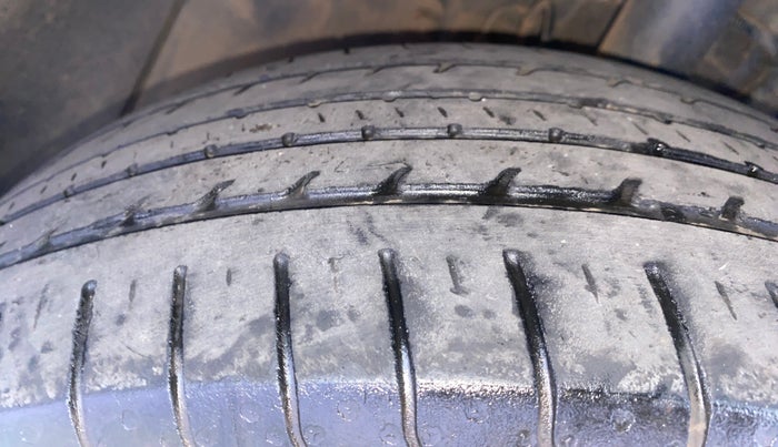 2019 Tata NEXON XM PETROL, CNG, Manual, 36,391 km, Left Front Tyre Tread