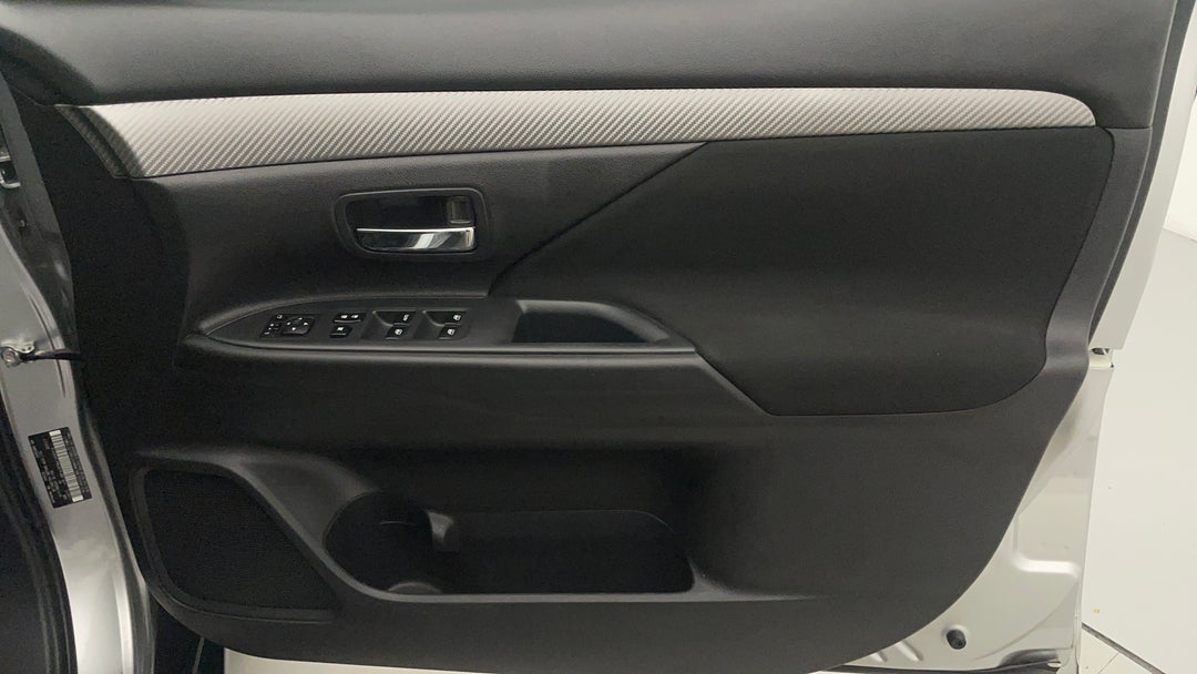 2017 Mitsubishi Outlander Ls 7 Seat (AWD), Automatic, 136770 km, Speaker View