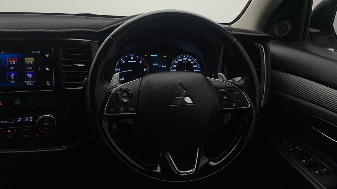 2017 Mitsubishi Outlander Ls 7 Seat (AWD), Automatic, 136770 km, Steering Wheel Close-up