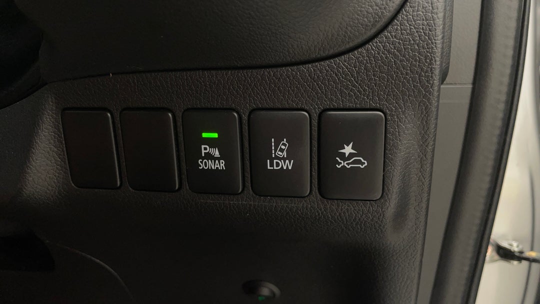 2017 Mitsubishi Outlander Ls 7 Seat (AWD), Automatic, 136770 km, Utility Switches/Buttons