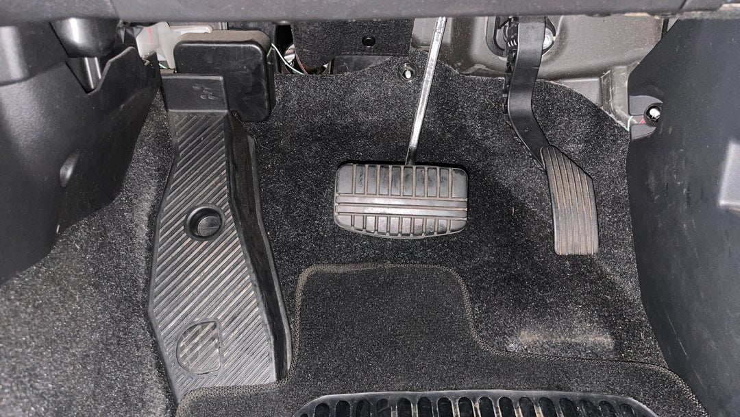 2017 Mitsubishi Outlander Ls 7 Seat (AWD), Automatic, 136770 km, Pedals and Footmat