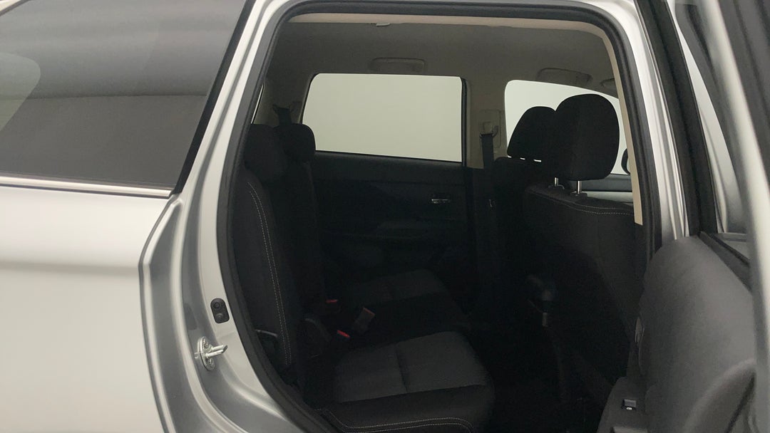 2017 Mitsubishi Outlander Ls 7 Seat (AWD), Automatic, 136770 km, Right Side Rear Door Cabin View