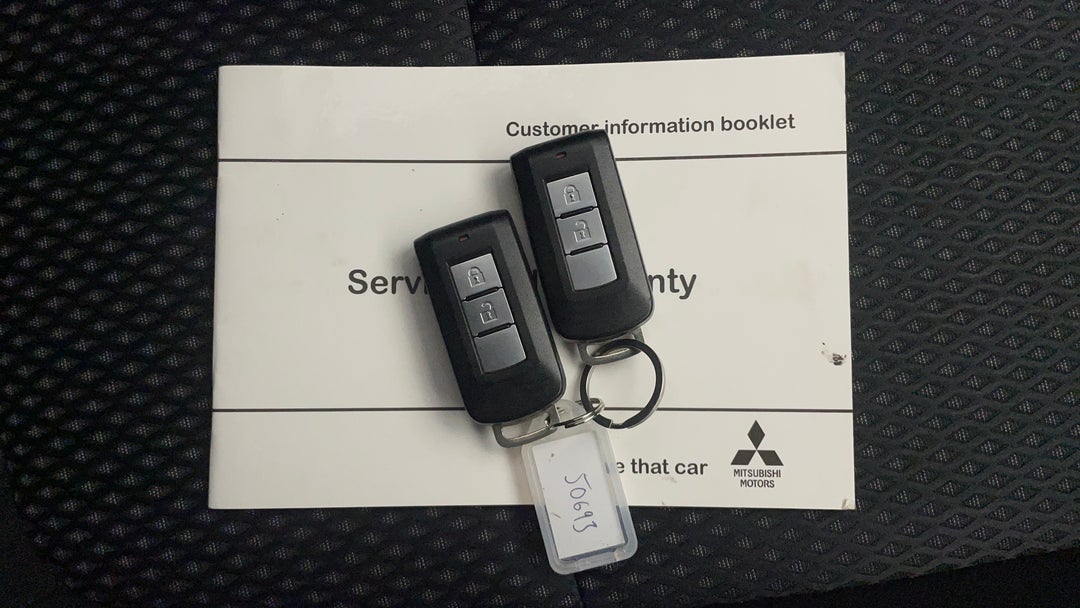 2017 Mitsubishi Outlander Ls 7 Seat (AWD), Automatic, 136770 km, Key Close-up