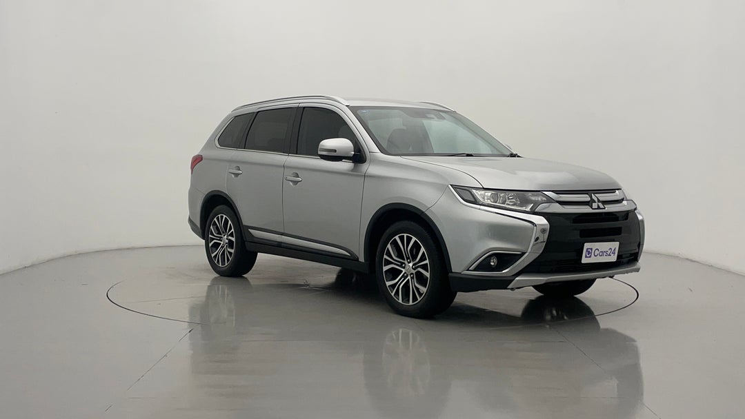 2017 Mitsubishi Outlander Ls 7 Seat (AWD), Automatic, 136770 km, Right Front Diagonal (45- Degree) View