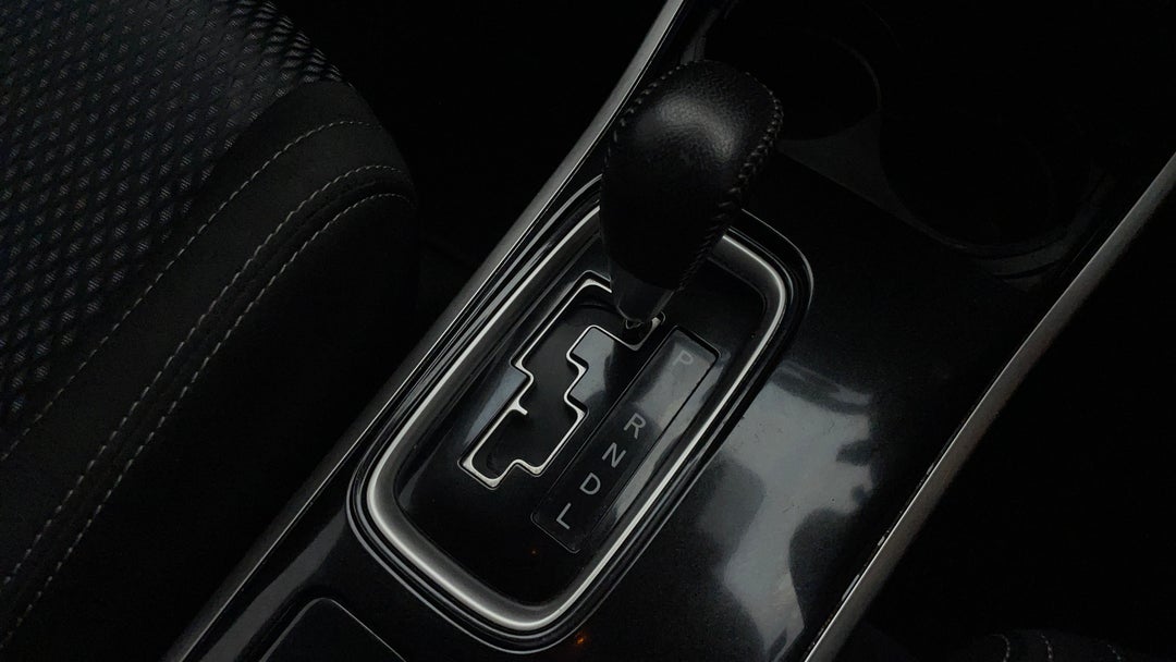 2017 Mitsubishi Outlander Ls 7 Seat (AWD), Automatic, 136770 km, Gear Lever 