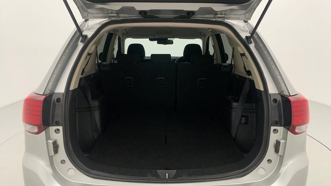 2017 Mitsubishi Outlander Ls 7 Seat (AWD), Automatic, 136770 km, Boot Inside View