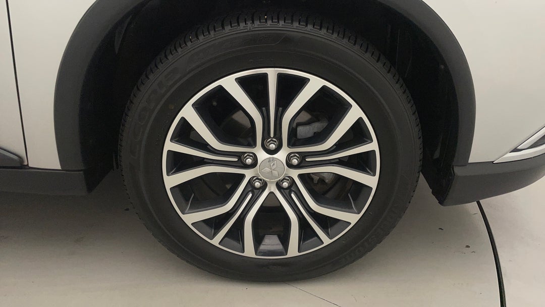 2017 Mitsubishi Outlander Ls 7 Seat (AWD), Automatic, 136770 km, Right Front Wheel