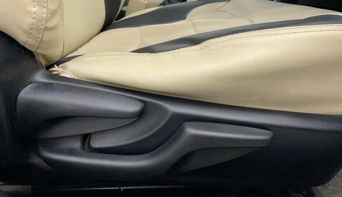 2016 Toyota Corolla Altis G, Petrol, Manual, 36,318 km, Driver Side Adjustment Panel