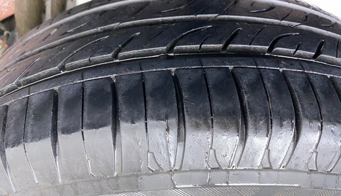 2016 Mahindra Kuv100 K4 5 STR, Petrol, Manual, 23,645 km, Left Rear Tyre Tread