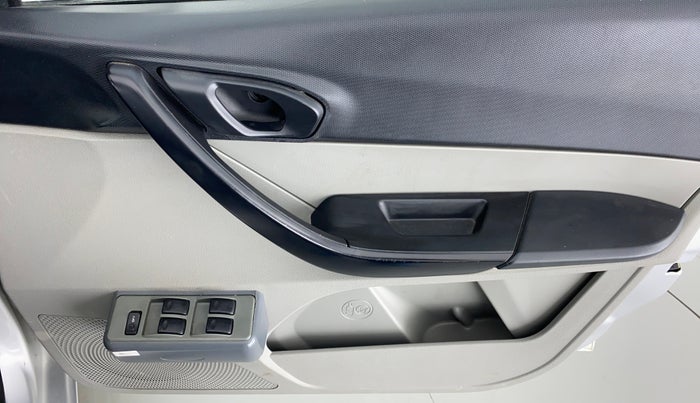2018 Tata Tiago XE 1.2 REVOTRON, Petrol, Manual, 16,380 km, Driver Side Door Panels Control