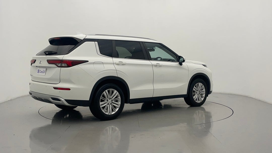 Right Back Diagonal (45- Degree) View