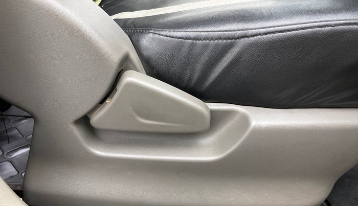 2016 Datsun Redi Go T (O), Petrol, Manual, 42,561 km, Driver Side Adjustment Panel