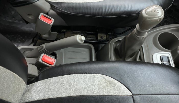 2016 Datsun Redi Go T (O), Petrol, Manual, 42,561 km, Gear Lever