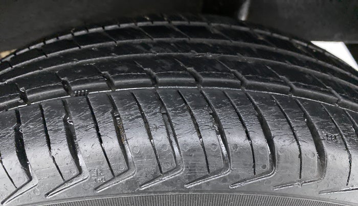2016 Datsun Redi Go T (O), Petrol, Manual, 42,561 km, Left Rear Tyre Tread