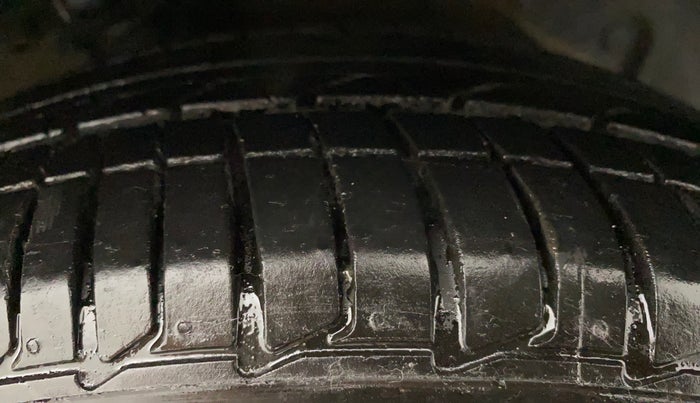 2014 Hyundai Xcent SX AT 1.2 (O), Petrol, Automatic, 91,339 km, Right Front Tyre Tread