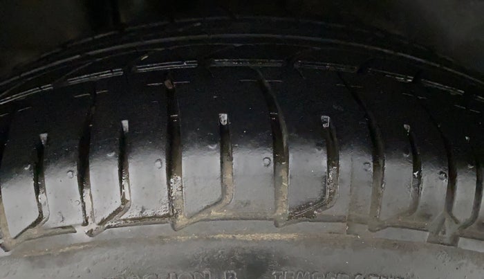 2015 Maruti Ciaz ZXI, Petrol, Manual, 81,778 km, Right Front Tyre Tread