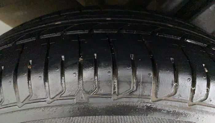 2015 Maruti Ciaz ZXI, Petrol, Manual, 81,778 km, Right Rear Tyre Tread