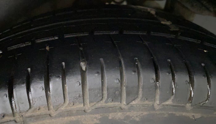 2015 Maruti Ciaz ZXI, Petrol, Manual, 81,778 km, Left Rear Tyre Tread