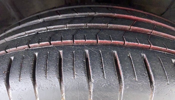 2015 Hyundai Elite i20 ASTA 1.2, Petrol, Manual, 16,680 km, Right Front Tyre Tread